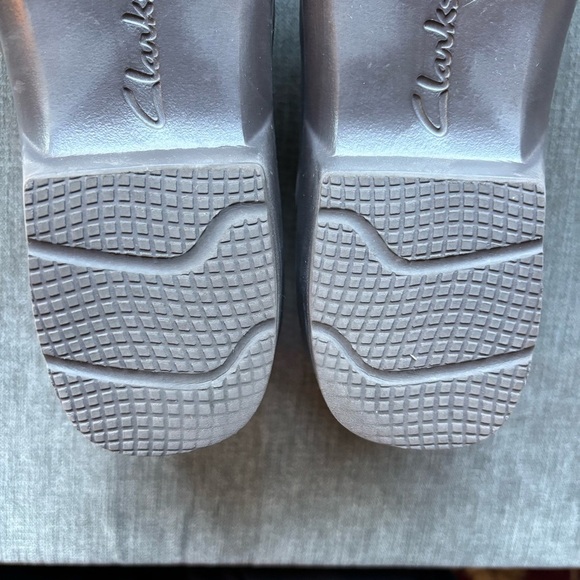 Clarks Womens size 9.5 M Angie Pearl‎ Cushioned Loafer Shoes Brown Slip On Heel - Picture 13 of 15